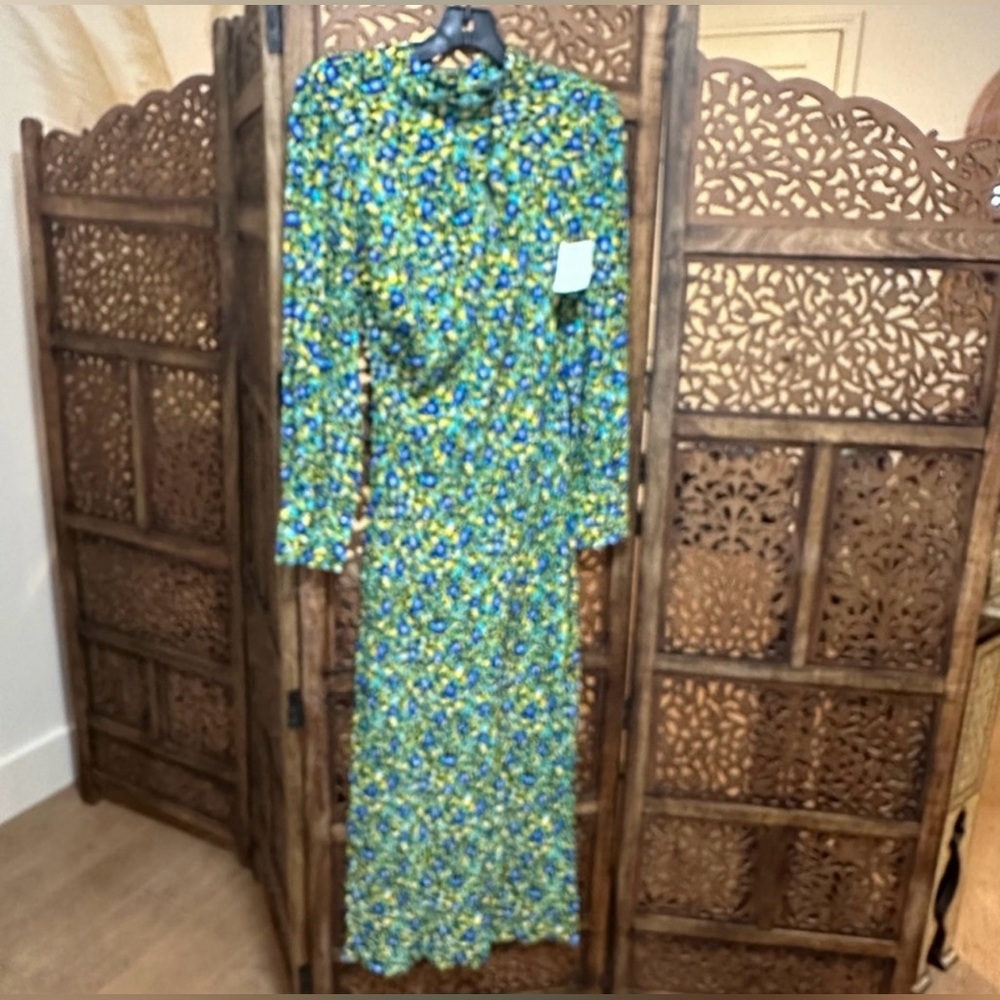 NWT RAILS Women's Rails Carmel Dress in
Abstract Garden size M reg $268